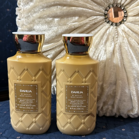 BATH & BODY WORKS SET. . . DAHLIA SCENT - Picture 2 of 6